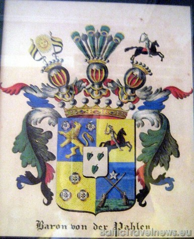 The personal armorial bearings of the baron von der Pahlen, who lived in Palmse manor house