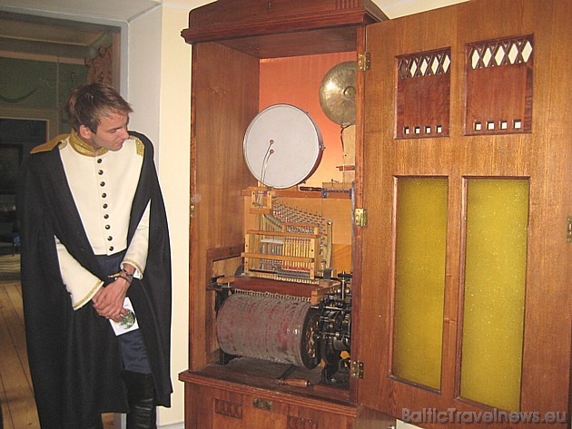 19th century jukebox that was not an accessory of manor house, but it usually was placed in pubs of the day