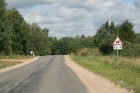 Ceļu satiksmes zīmes ik pa brīdim liek uzmanīties no līkumiem vai pauguru kaskādēm 13