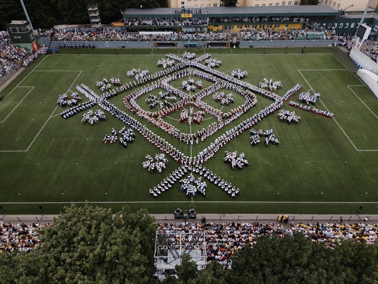 Lietuvas dziesmu un deju svētki svin savu 100. dzimšanas dienu. Foto: Govilnius.lt 356537