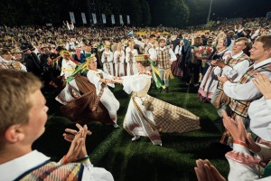 Lietuvas dziesmu un deju svētki svin savu 100. dzimšanas dienu. Foto: Govilnius.lt 36