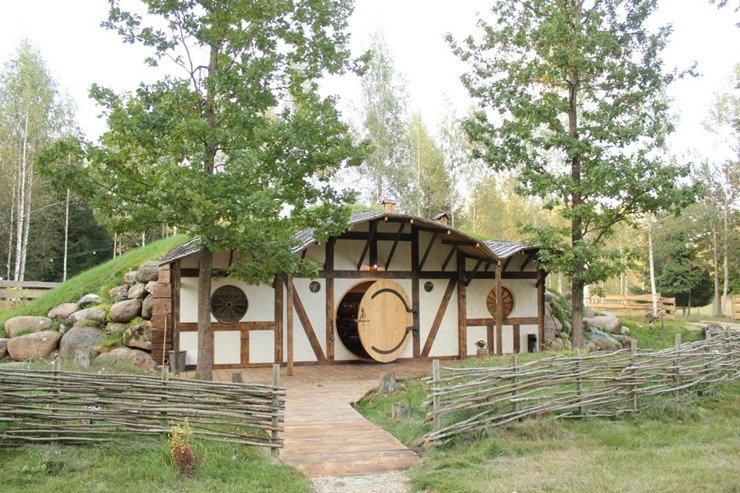 Visiem par brīnumu jauna naktsmītne «Hobbit house» ir atvērta Ogres novadā. Foto: Hobbit house 360630