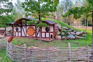 Visiem par brīnumu jauna naktsmītne «Hobbit house» ir atvērta Ogres novadā. Foto: Hobbit house 1