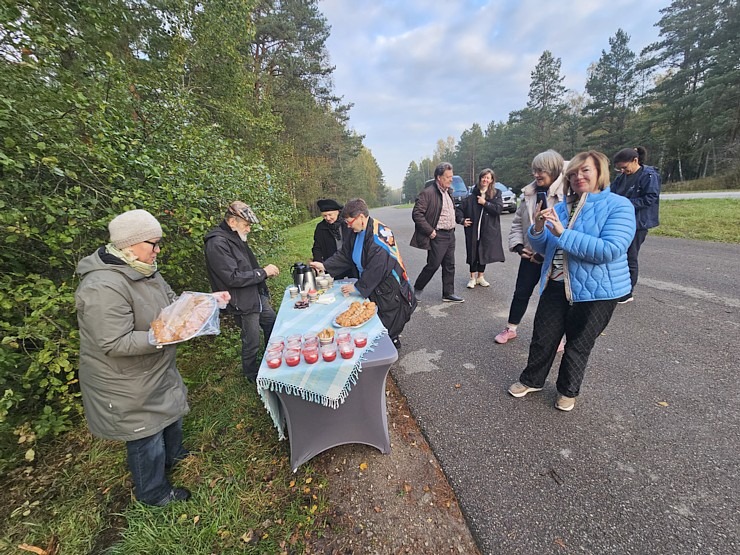 Rīta pārgājiens ar purva kurpēm pa Lielo Ķemeru tīreli. Sadarbībā ar VisitJurmala.lv  Rīta pārgājiens ar purva kurpēm pa Lielo Ķemeru tīreli. Sadarbībā ar VisitJurmala.lv 378879