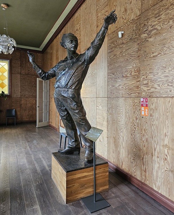 Leģendārās Dzintaru koncertzāles apskate ar iespēju ielūkoties mākslinieku grimētavās. Sadarbībā ar VisitJurmala.lv  Leģendārās Dzintaru koncertzāles apskate ar iespēju ielūkoties mākslinieku grimētavās. Sadarbībā ar VisitJurmala.lv 379333