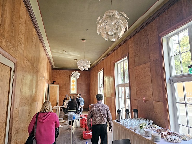 Leģendārās Dzintaru koncertzāles apskate ar iespēju ielūkoties mākslinieku grimētavās. Sadarbībā ar VisitJurmala.lv  Leģendārās Dzintaru koncertzāles apskate ar iespēju ielūkoties mākslinieku grimētavās. Sadarbībā ar VisitJurmala.lv 379329