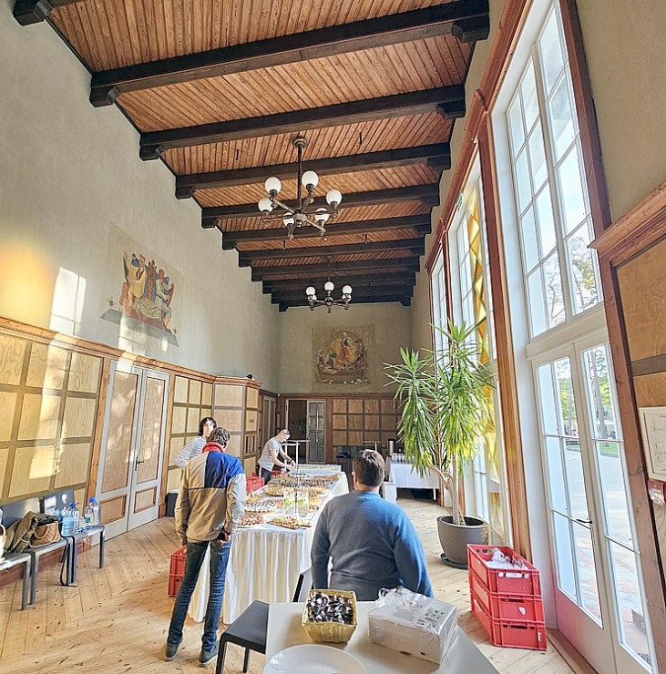 Leģendārās Dzintaru koncertzāles apskate ar iespēju ielūkoties mākslinieku grimētavās. Sadarbībā ar VisitJurmala.lv  Leģendārās Dzintaru koncertzāles apskate ar iespēju ielūkoties mākslinieku grimētavās. Sadarbībā ar VisitJurmala.lv 379330