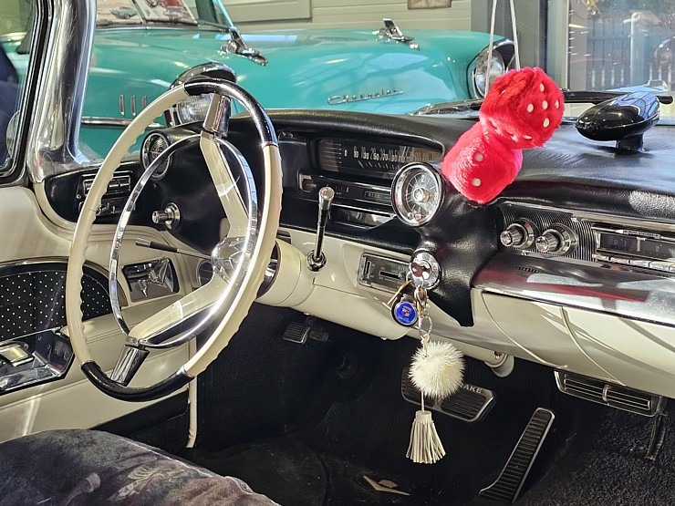 Apmeklējam Milzkalnes «Classic Car & Motorcycle Garage» muzeju Tukuma novadā  Apmeklējam Milzkalnes «Classic Car & Motorcycle Garage» muzeju Tukuma novadā 379797