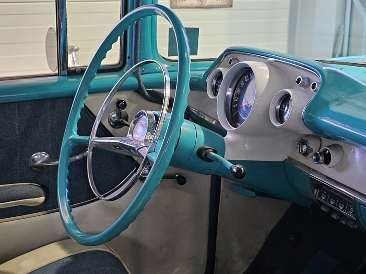 Apmeklējam Milzkalnes «Classic Car & Motorcycle Garage» muzeju Tukuma novadā  Apmeklējam Milzkalnes «Classic Car & Motorcycle Garage» muzeju Tukuma novadā 379798