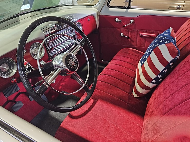 Apmeklējam Milzkalnes «Classic Car & Motorcycle Garage» muzeju Tukuma novadā  Apmeklējam Milzkalnes «Classic Car & Motorcycle Garage» muzeju Tukuma novadā 379799