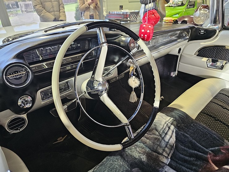 Apmeklējam Milzkalnes «Classic Car & Motorcycle Garage» muzeju Tukuma novadā  Apmeklējam Milzkalnes «Classic Car & Motorcycle Garage» muzeju Tukuma novadā 379801