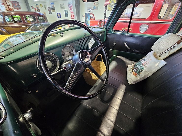 Apmeklējam Milzkalnes «Classic Car & Motorcycle Garage» muzeju Tukuma novadā  Apmeklējam Milzkalnes «Classic Car & Motorcycle Garage» muzeju Tukuma novadā 379803