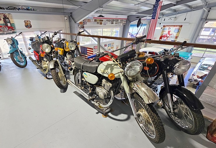 Apmeklējam Milzkalnes «Classic Car & Motorcycle Garage» muzeju Tukuma novadā  Apmeklējam Milzkalnes «Classic Car & Motorcycle Garage» muzeju Tukuma novadā 379808