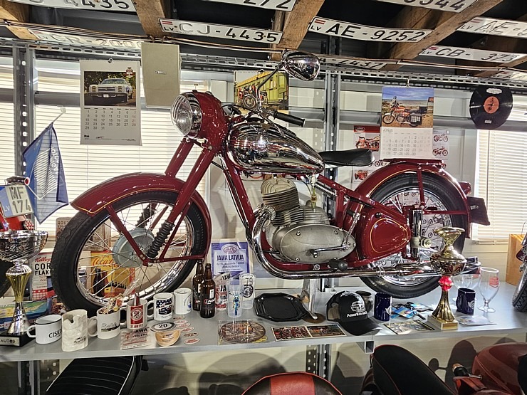 Apmeklējam Milzkalnes «Classic Car & Motorcycle Garage» muzeju Tukuma novadā  Apmeklējam Milzkalnes «Classic Car & Motorcycle Garage» muzeju Tukuma novadā 379811