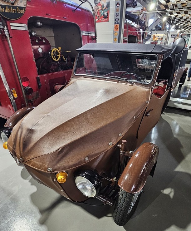 Apmeklējam Milzkalnes «Classic Car & Motorcycle Garage» muzeju Tukuma novadā  Apmeklējam Milzkalnes «Classic Car & Motorcycle Garage» muzeju Tukuma novadā 379813