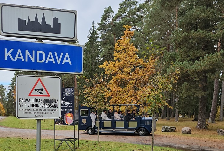 «Kandavas vīna nams» piedāvā izbraucienus ar retro auto «Zīle» – 12 vietīgu auto audio gida pavadījumā  «Kandavas vīna nams» piedāvā izbraucienus ar retro auto «Zīle» – 12 vietīgu auto audio gida pavadījumā 379956