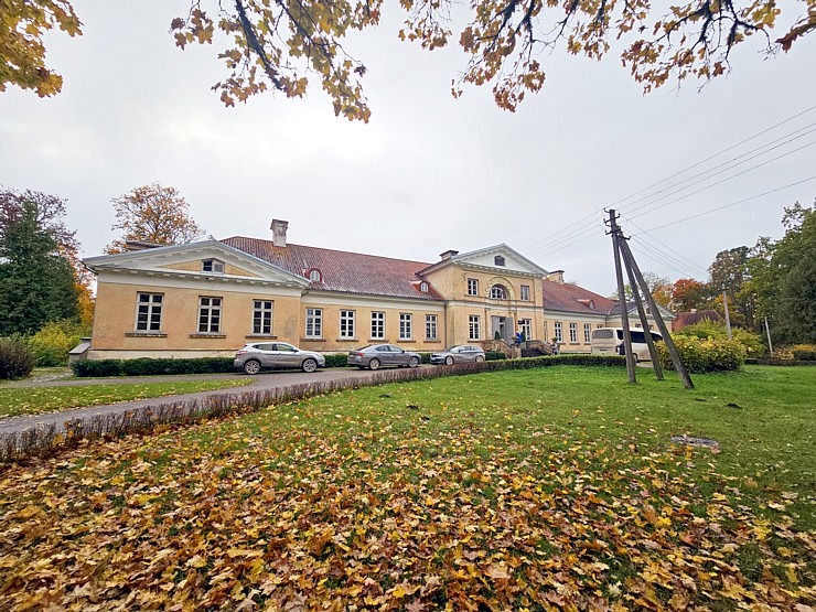 Iepazīstam klasicisma stila Jaunauces pili Saldus novadā  Iepazīstam klasicisma stila Jaunauces pili Saldus novadā 380283