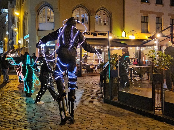 Gaismas festivāls «Staro Rīga 2025» uzrunā pilsētas viesus un rīdziniekus 381498