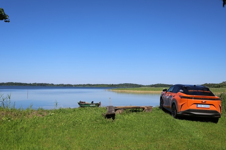 Sadarbībā ar «SIXT Latvia» un «Lexus RZ 500e» (no 850 eiro mēnesī) apceļojam Krāslavas novadā 395954