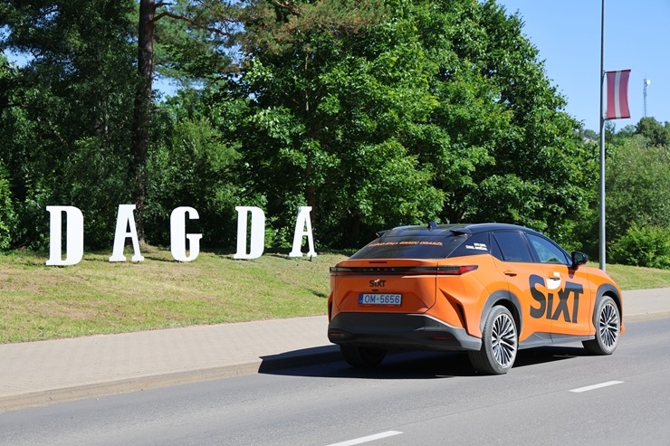 Sadarbībā ar «SIXT Latvia» un «Lexus RZ 500e» (no 850 eiro mēnesī) apceļojam Krāslavas novadā 395960