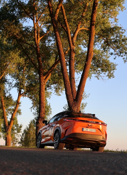 Sadarbībā ar «SIXT Latvia» un «Lexus RZ 500e» (no 850 eiro mēnesī) apceļojam Daugavpili un Augšdaugavas novadu 396027