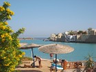 Sauļoties ir iespējams gan viesnīcas teritorijā, gan izbraucot ar laivu uz kādu no Sarkanās jūras pludmalēm 4