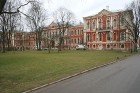 Latvijas Lauksaimniecības universitāte. Baroka pili 1738. gadā pēc Kurzemes un Zemgales hercoga Ernsta Johana Bīrona vēlmes sāka celt itāliešu arhitek 1