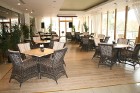 Viesnīcas SPA bārs piedāvā atpūsties pēc darba diena, šeit iespējams nobaudīt īpašo Spa Sana minerālūdeni. Sīkāka informācija: www.spa-vilnius.lt 20