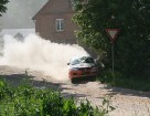 Autosportists pieķer dažus krūmus 15