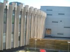 Viesnīca piesaista uzmanību ar savu arhitektūru. Viesnīcā atrodas arī naktsklubs, kur iespējams gan iemalkot kādu kokteili, gan arī izdejoties 7