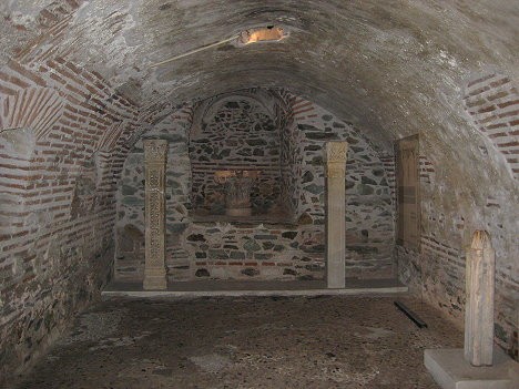 Kā liecina vēsturiskie dokumenti, tieši šajās telpās tika nonāvēts Svētais Demetris 23569