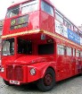 Visu uzmanību noteikti piesaistīja arī Londonā kādreiz populārais divstāvu autobuss 16