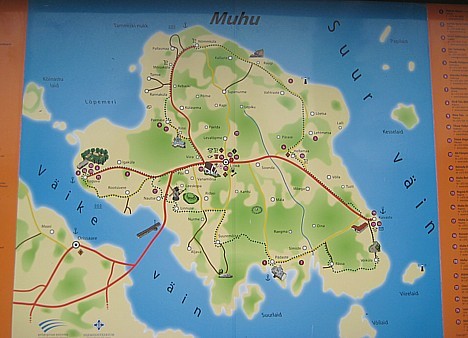 Muhu salā, Igaunijā, aptuveni 17 kilometrus no Kuivastu (Kuresāres virzienā) atrodas Lāsu saimniecība 26706