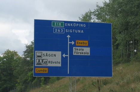 No Stokholmas ir jābrauc pa E4 ceļu, tad jānogriežas pa kreisi uz 263. ceļu 26806