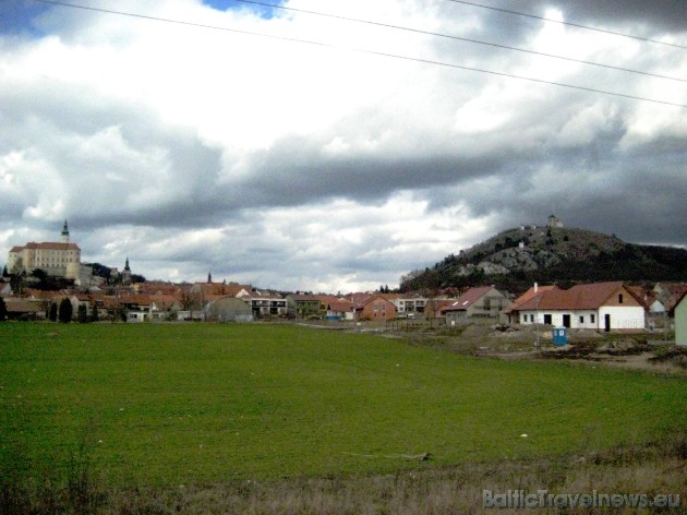 Kalni un ielejas kopā veido neparasti skaistu ainavu 32444