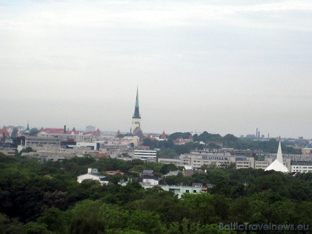 No muzeja jumta terases paveras brīnišķīgs skats uz Tallinas pilsētu 34403