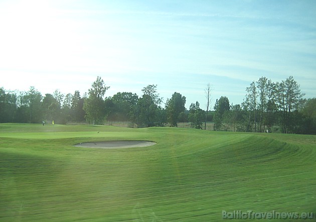 Golfa mīlētāji varēs izspēlēt golfa laukumā, kas atrodas blakus parkam 35206