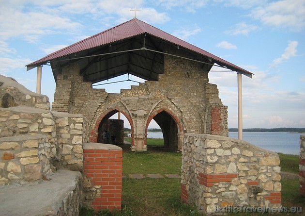 Ikšķiles baznīcas drupas - senākās mūra ēkas drupas Latvijā, kas atrodas uz nelielas saliņas. Lielāks Dievkalpojuma pasākums tiek plānots uz 23.08.200 36017