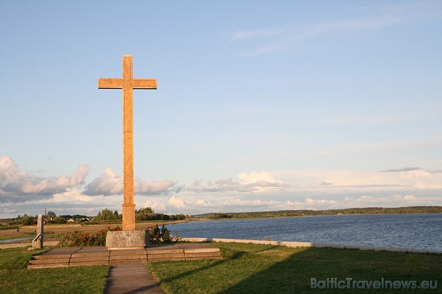 Ja kādam ceļojums uz Aglonu ir par tālu, tad var doties uz Svētā Meinarda salu Ikšķilē, kuru tagad var apmeklēt kājām, jo ir pazemināts Daugavas upes  36124