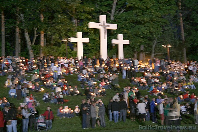 14.08.2009 daudzi ticīgie pulcējās Aglonas Bazilikā pulksten 22:00 uz Tautas Krusta ceļu 36129