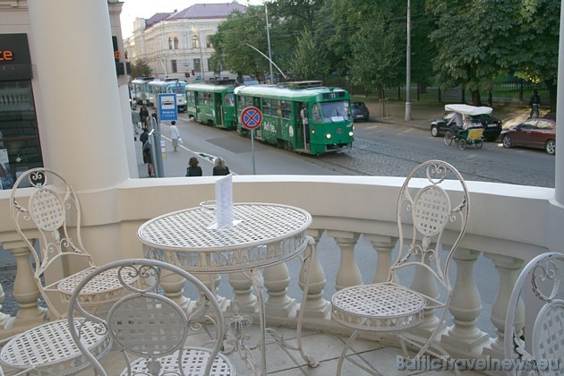 4-15.vieta - Viesnīcas Europa Royale Riga terase piedāvā jauku restorāna atmosfēru un garšīgu kafiju 36231