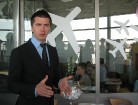 Jānis Ķuzulis (Starptautiskās lidostas Rīga valdes loceklis un Bērnu istabas projekta vadītājs) stāsta par projekta tapšanas procesu 4