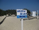 Pludmales nosaukums ‘Golden beach’ neliek vilties... 9