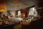 Nakts Royal Suite numurā, kur ir antīkas mēbeles un personīgā sauna, izmaksā 11 800 eiro par nakti 4