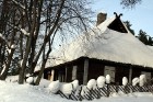 Altjes ciema krogs, tāpat ciemā ir arī neliels viesu nams 13