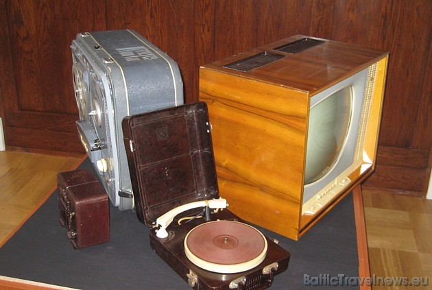 Muzejā var iepazīties arī ar seniem radio, audio un TV aparātiem 43883