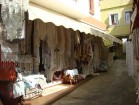 Visizplatītākie un iemīļotākie suvenīri no Krētas ir tekstila izstrādājumi. Info pie Novatours 21