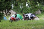 Daudzi no motociklistiem izvēlas nakšņot teltīs 20