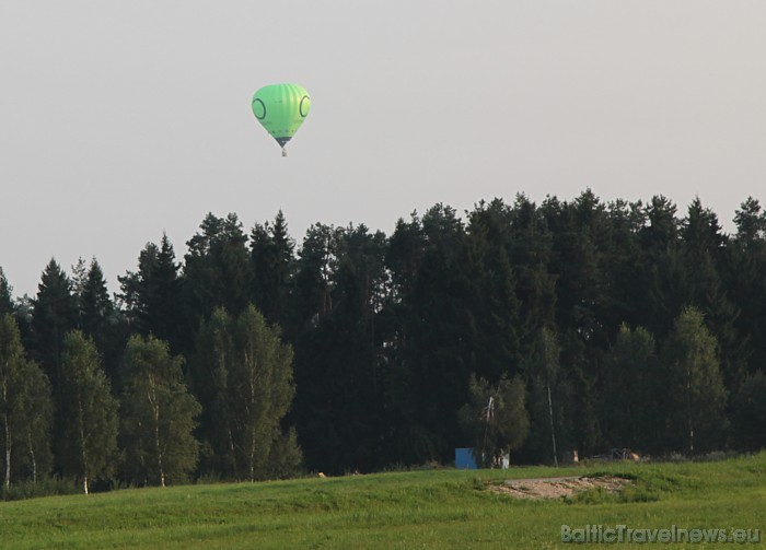 Zaļais OKartes gaisa balons doas uz LMT gaisa balonu festivālu 2010 48236