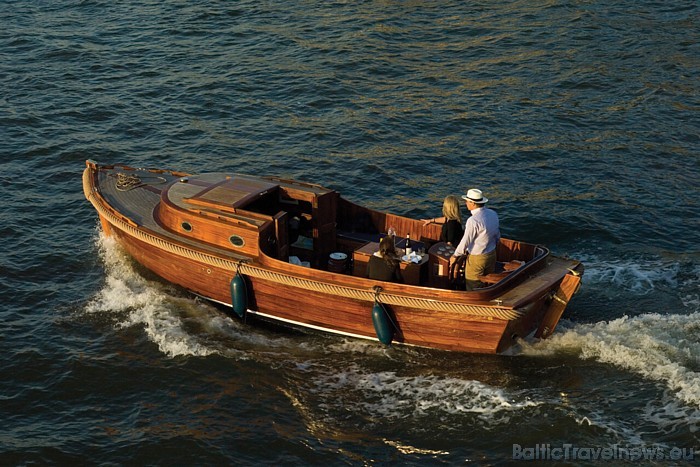 Ceļotāji var arī paši iznomāt motorlaivu vai katamarānu - un aiziet kanālā!
Foto: Netherlands Board of Tourism & Conventions 52456